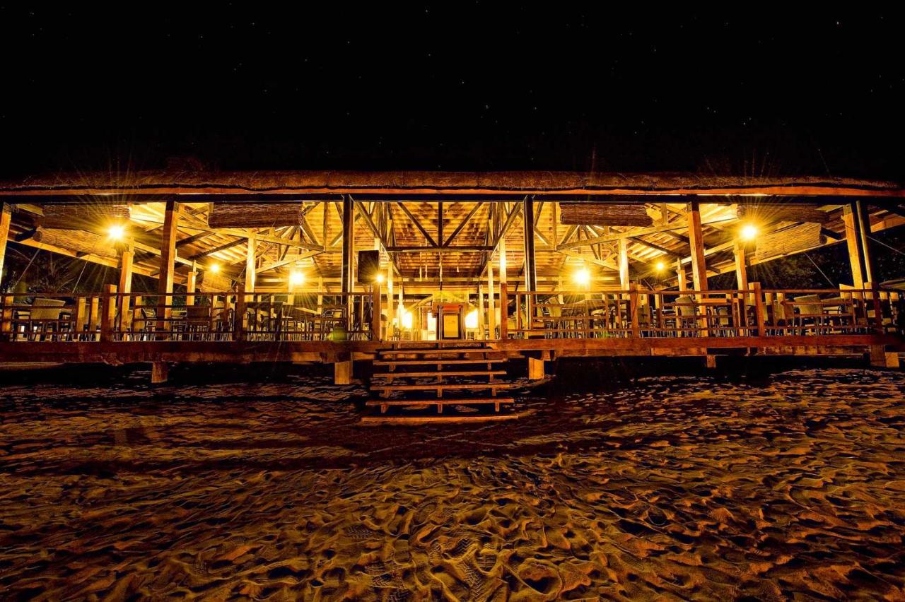 Aqua Fun Hotel At Camaya Coast Mariveles Kültér fotó